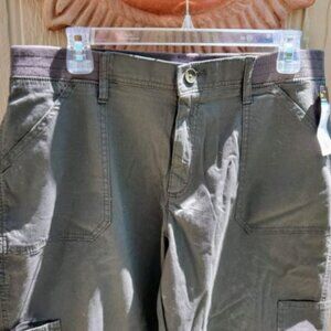 NWT Lee Flex to Go Capri Pants Relaxed Fit 14 Med. Cotton Blend Moss Color